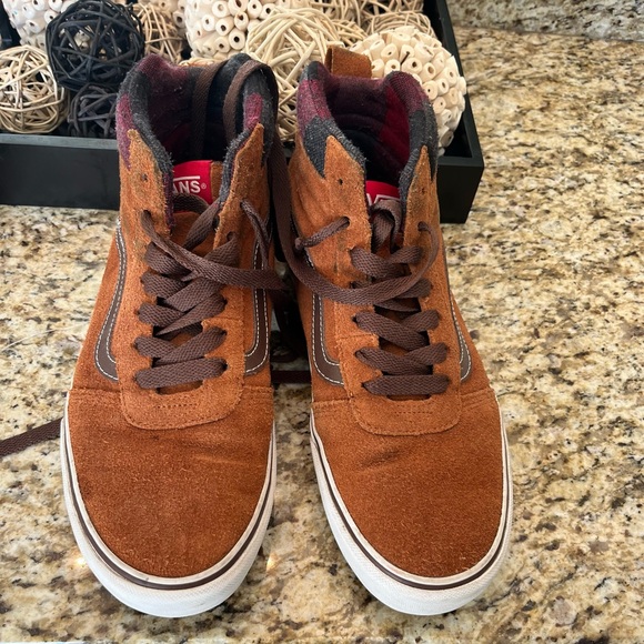 Vans - Picture 2 of 2